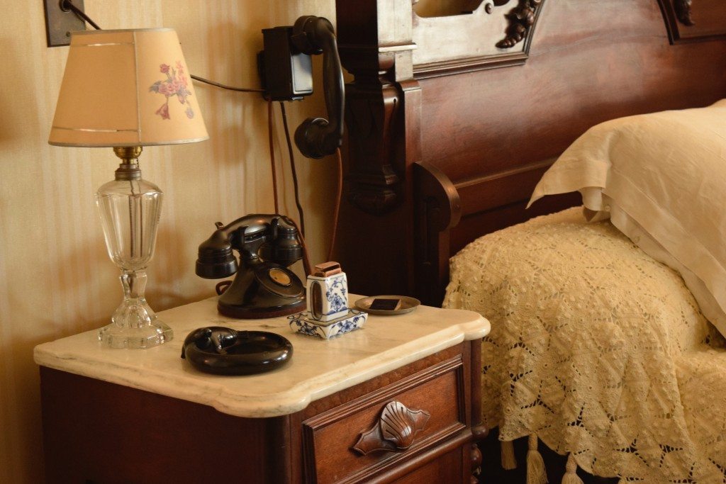 Roosevelt-bedroom-telephone